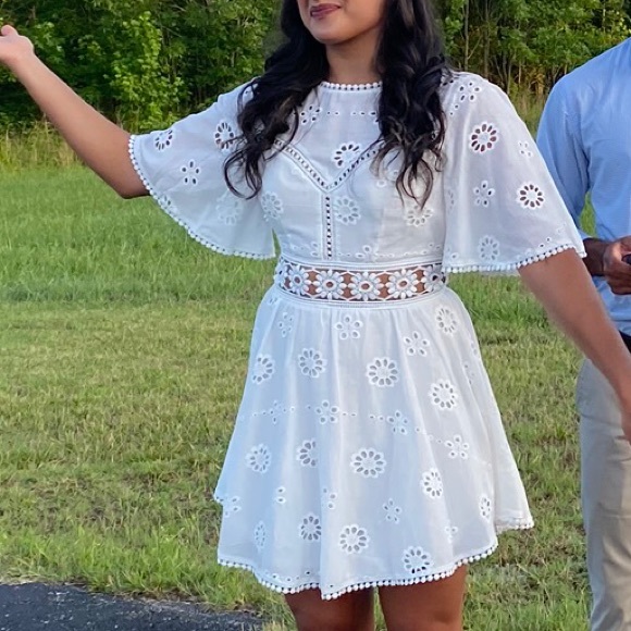 White Eyelet Sundress 💐 with cut-out - Picture 8 of 10